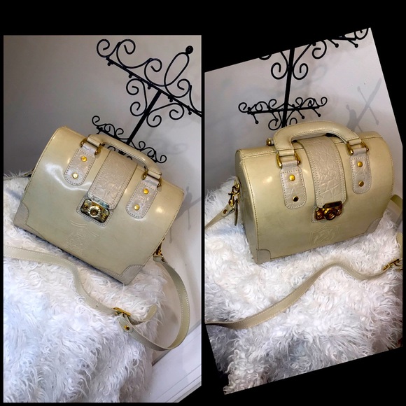 Handbags - Vintage Purse